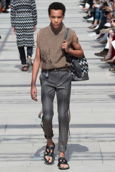 Look 11